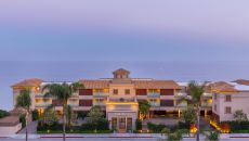 Malibu Beach Inn Front View Dusk 0060 v3 Malibu Beach Inn
