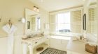 hilltop suite bathroom