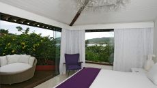 white bedroom at Insolito