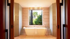  Island Superior Room