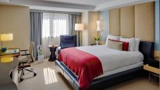 room at Battery Wharf Hotel