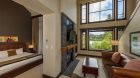 bedroom lake view