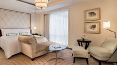 deluxe river suite bedroom