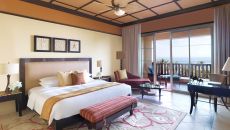 Deluxe King Bed Seaview