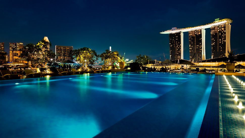  singapore hotel with infinity pool on roof