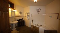 granite suite bathroom tub