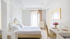 Deluxe twin beds room