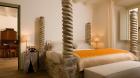 four poster bed