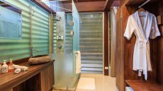 Oxygen  Jungle  Villas  Costa  Rica shower closet