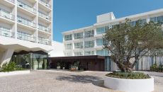 Hotel entrance at Don Carlos Marbella