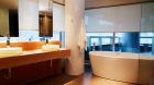 Hotel Le Germain Maple Leaf bathroom