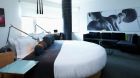 007628 The Round Bed copy Hotel Le Germain Maple Leaf Square bedroom