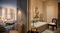 AtholPlace Hotel Superior Suite & bathroom