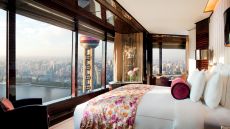 Premier Bund view suite bedroom
