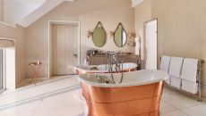 Stable Premium Suite Fairway bathroom