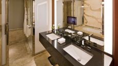 hyde park suite bathroom