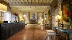 6 Hall and Reception Desk Brunelleschi Hotel