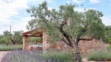 outdoor garden seating