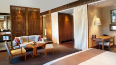 Deluxe Room Living Room