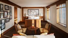 Grand Deluxe Room Living Room