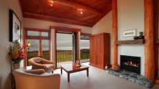 guestroom sitting area window