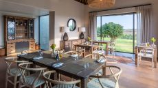Dining Sarili Shamwari