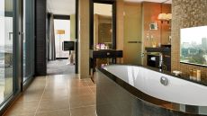 Executive Suite bathroom