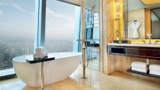 Executive Deluxe Bathroom