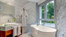 bathtub at Tomtom Suites