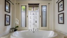  Louis  Leonowens  Pool  Suites  Bath