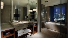 Palace Hotel Tokyo Grand Deluxe Room Bathroom