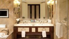 Deluxe Room Bathroom