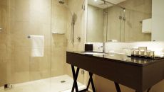 Burbury Bathroom BURBURY HOTEL