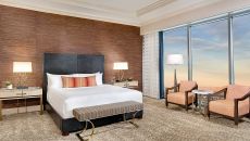 125617533 Reef Suite Bed 3200x1685 Mandalay Bay