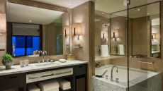 Manor  Suite Bathroom