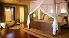 villa bedroom