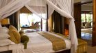villa bedroom