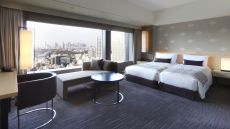 Deluxe Hollywood Twin