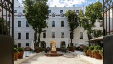 1 at Palacio de los Duques