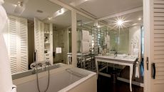 Prestige Suite Toilette Magna Pars L Hotel a Parfum