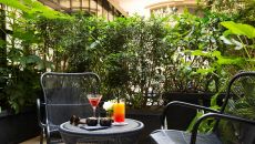 deluxepatioroom2 Le Narcisse Blanc