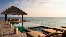 13. Vakkaru Overwater Residence Infinity Pool and Jacuzzi at Vakkaru Maldives