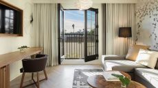 La Peer Suite Living Room