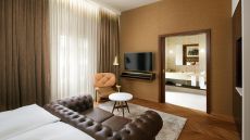 King Deluxe room bathroom