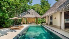 Luxury Beach Villa with Pool Outdoor Space