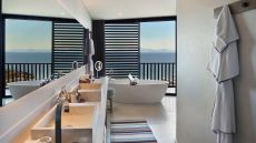  Seaview  Deluxe  Room bathroom  7662  A4 .