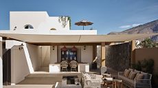  Istoria  Hotel lounge.