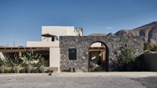  Istoria  Hotel hotel entrance.