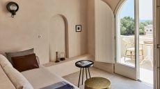  Istoria  Hotel guestroom.