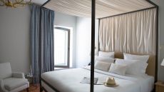 192742  Superior  Room.